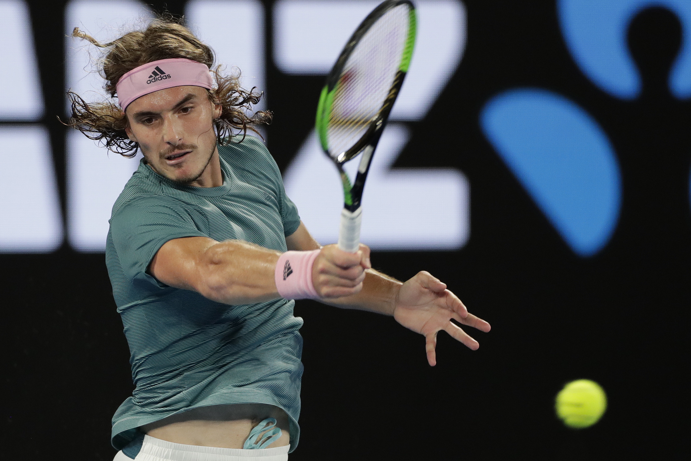 澳大利亚网球队轻取世界网球队，西西帕斯高光表现的简单介绍