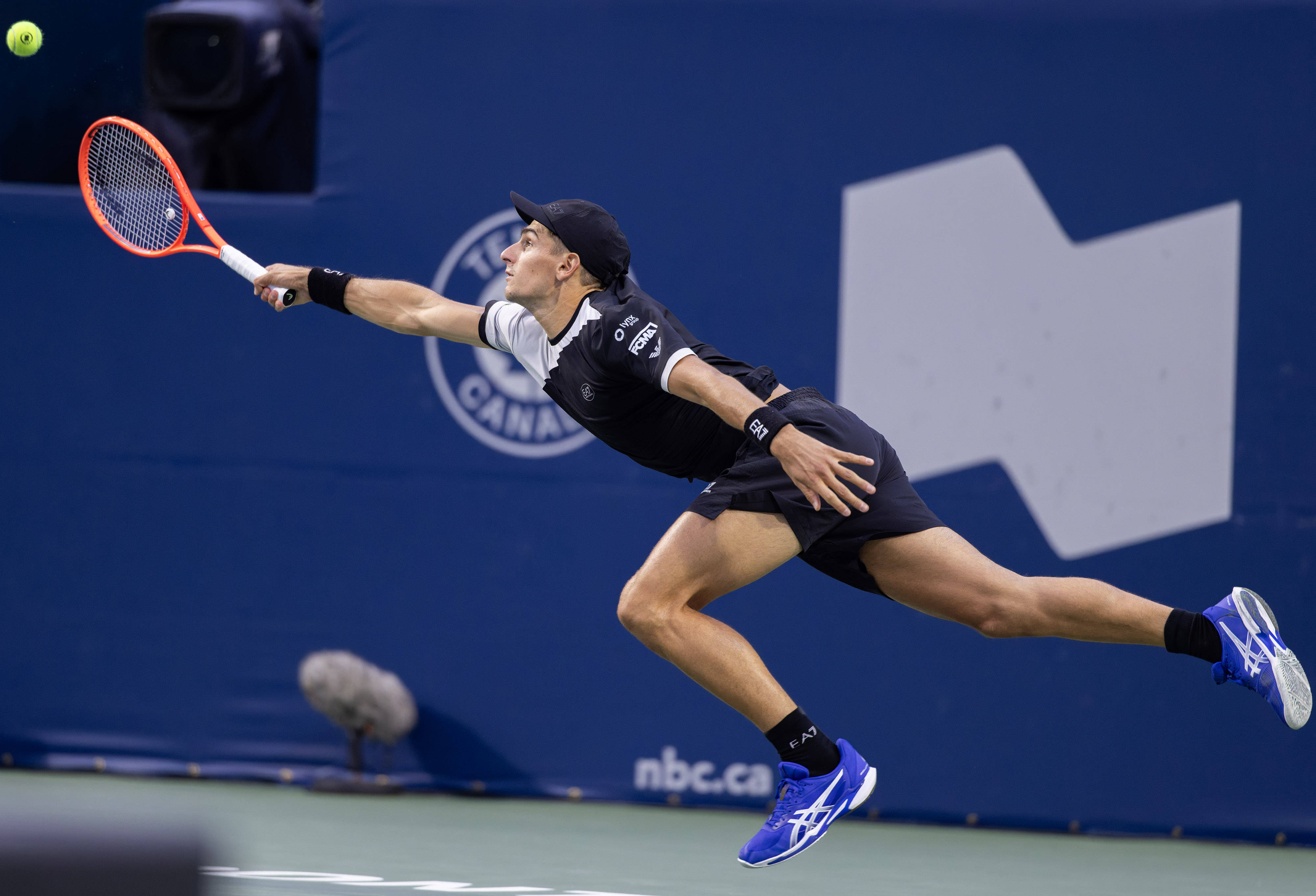 包含美国网球队完胜德国网球队，兹维列夫一己之力扛起全队的词条