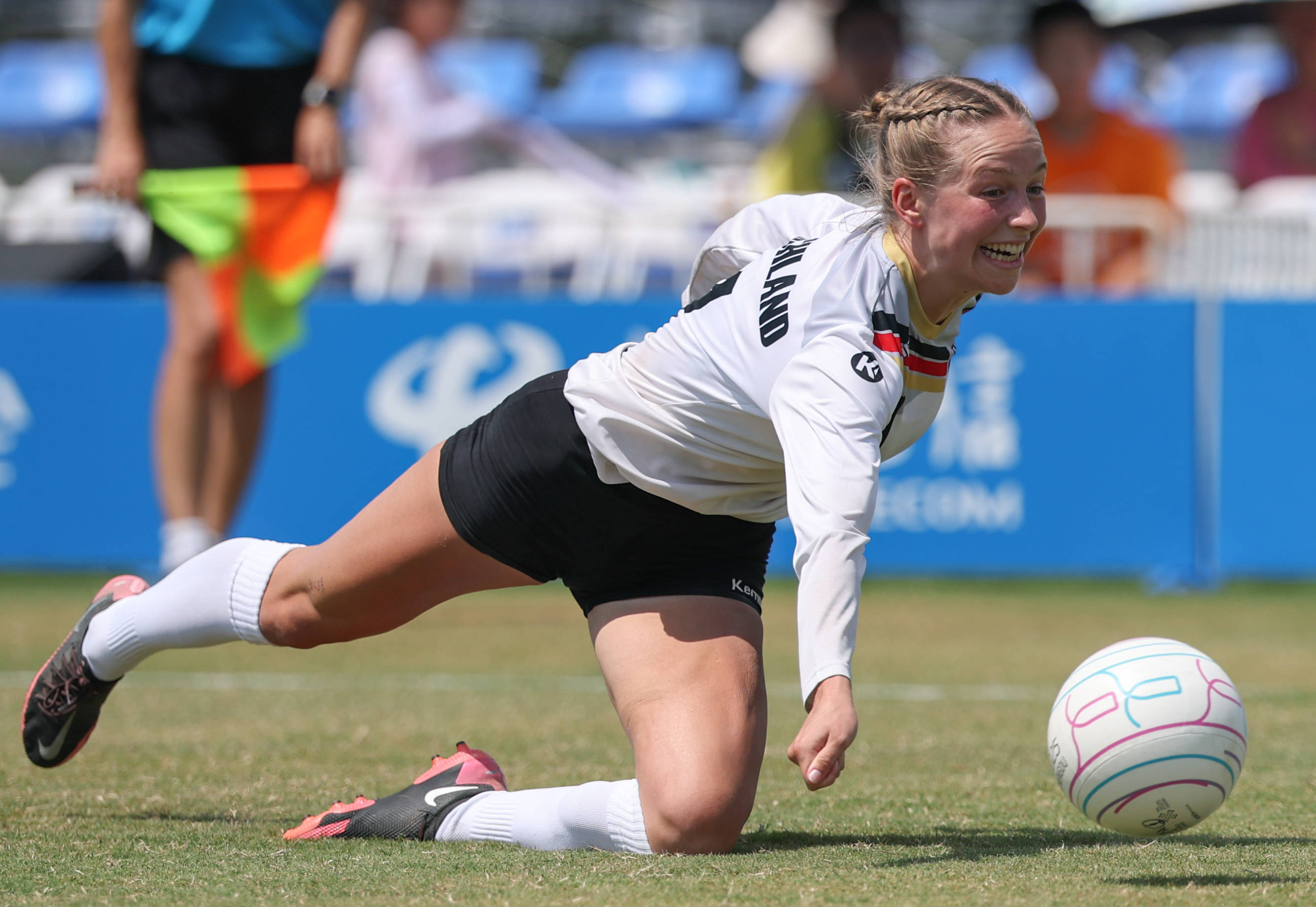 包含德国队主场大胜奥地利，晋级欧锦赛四强的词条