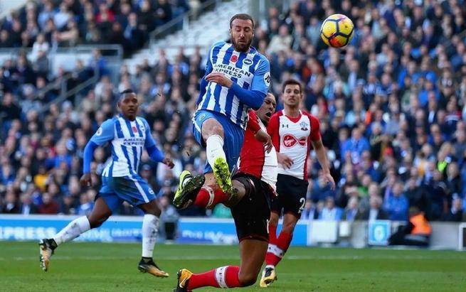 狼队客场获胜，距离英超前四名仅一步之遥的简单介绍