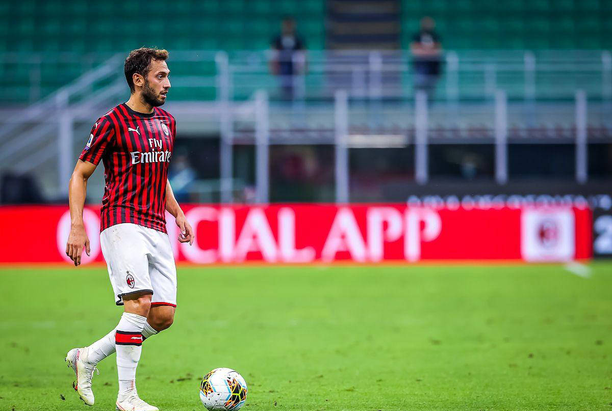 AC米兰主场告负遭遇三连败的简单介绍