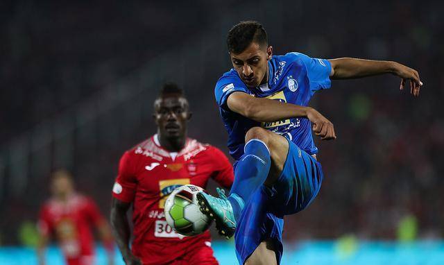 开云足球直播-包含法兰克福主教练力挺球队球风，赞扬球员拼搏精神的词条