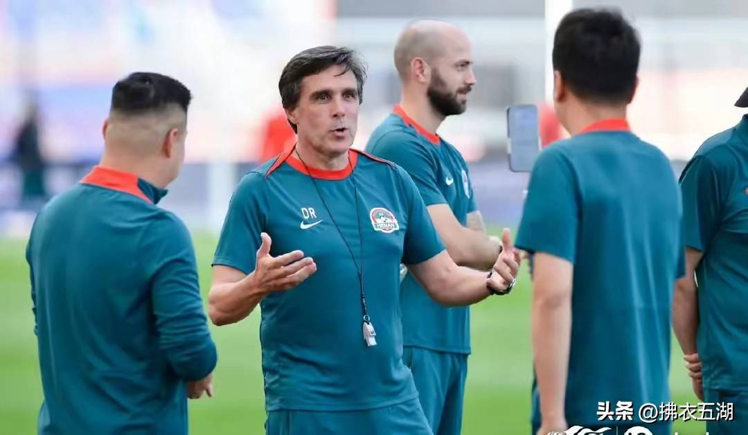 包含上港主教练指挥果断，战术端正引领球队胜出的词条