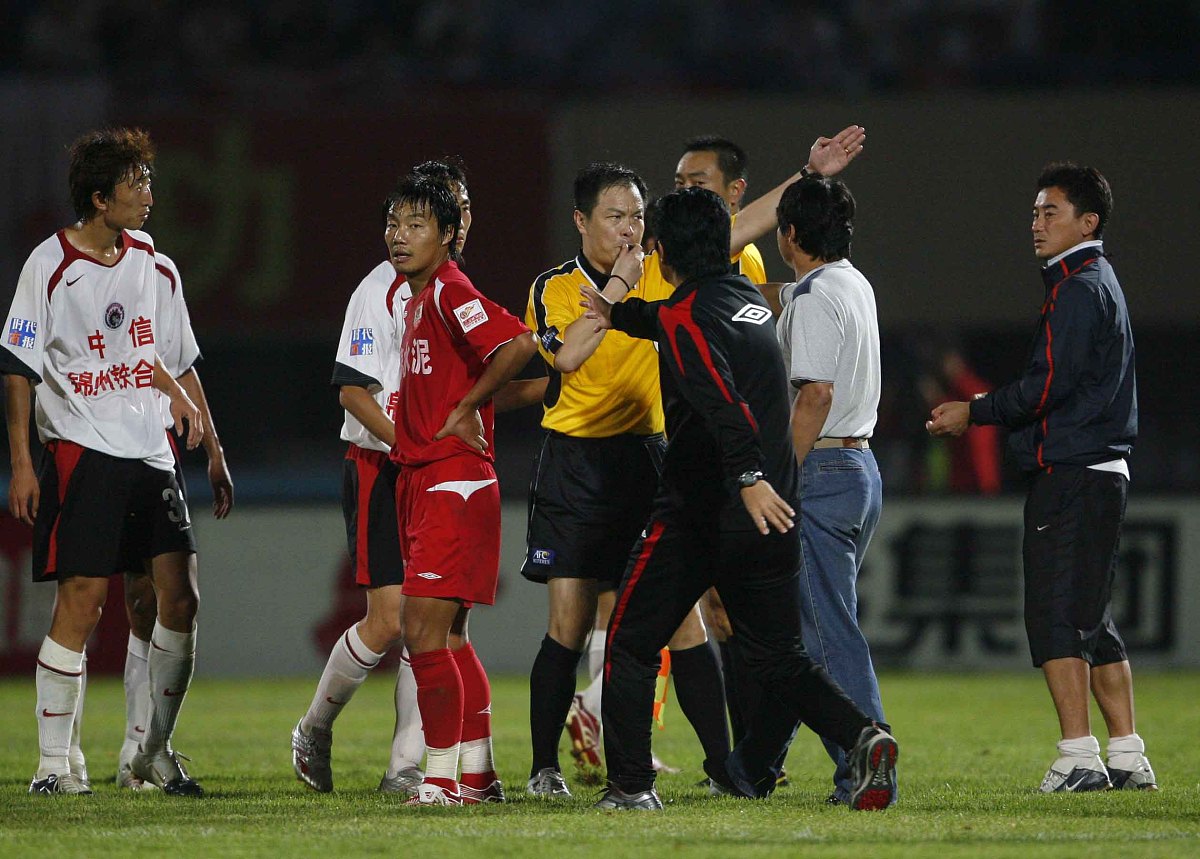 关于比赛中球员们的拼搏精神感动了所有人的信息