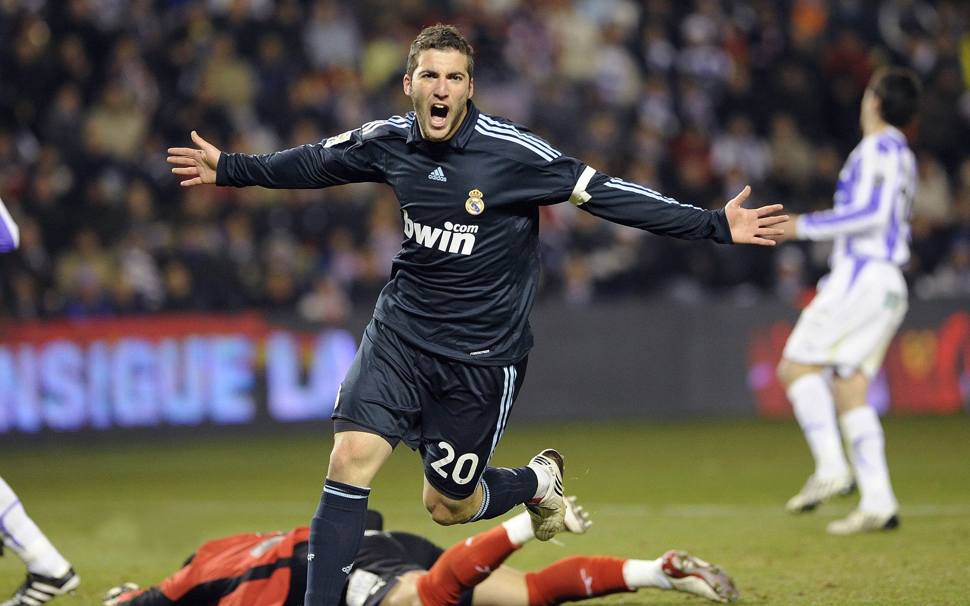 铁血碾压与传奇超越，马德里竞技横扫乌克兰劲旅，卡塞米罗再书历史新章